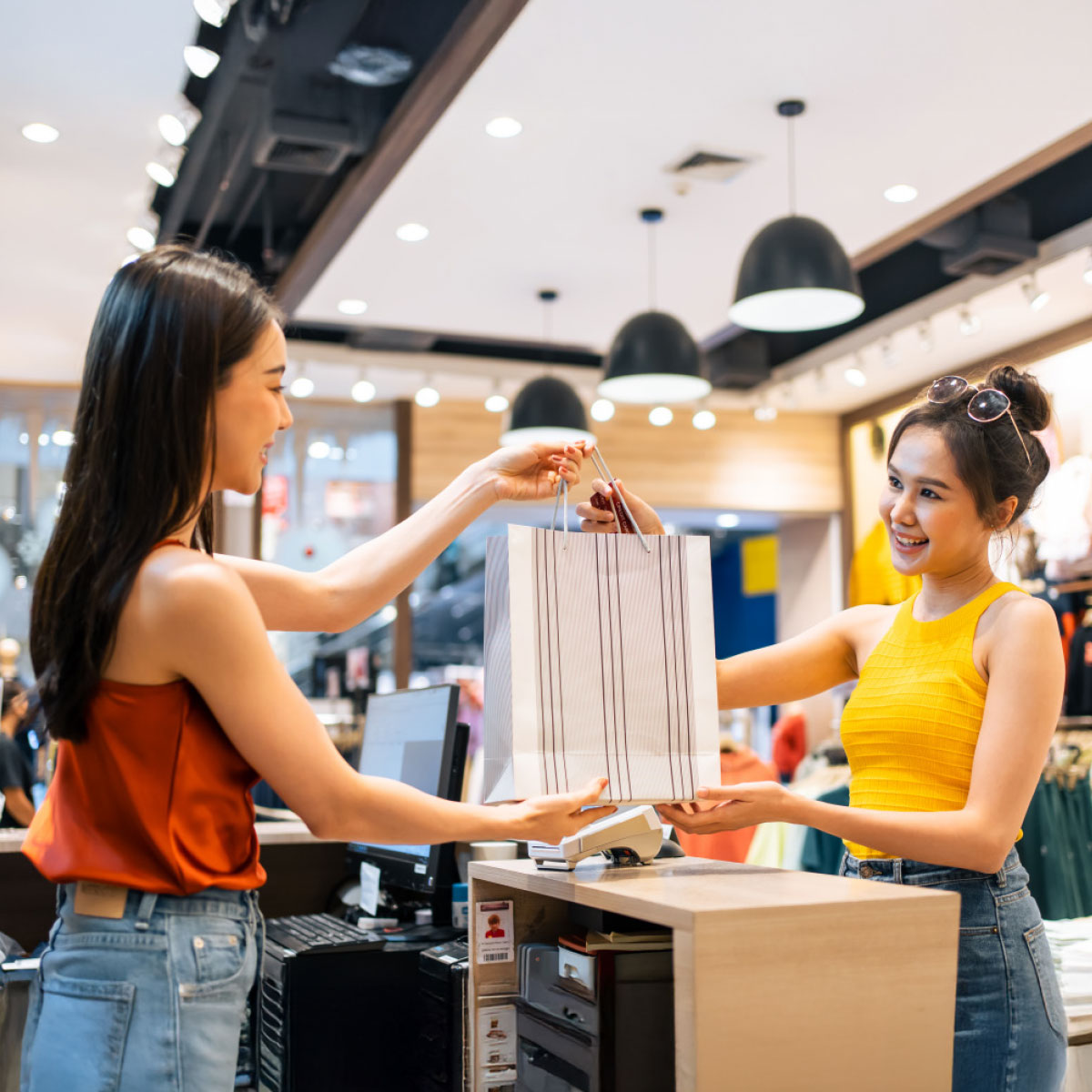 Shopping Girls